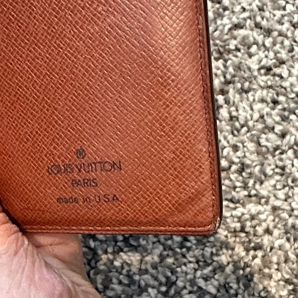 Louis Vuitton Dark Brown Monogram Wallet
Genuine Louis Vuitton - Picture 2 of 7